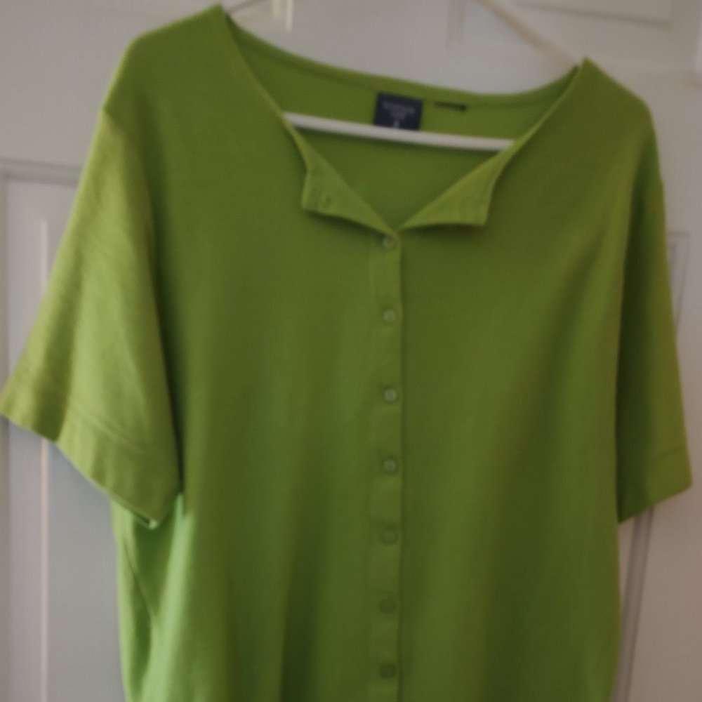 Women's Mountain Lake casual Top. Size: L